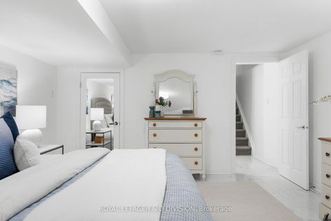 Photo 16 at 28 Argyle Street, Bellwoods, Toronto