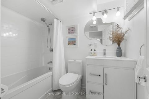 Photo 18 at 28 Argyle Street, Bellwoods, Toronto