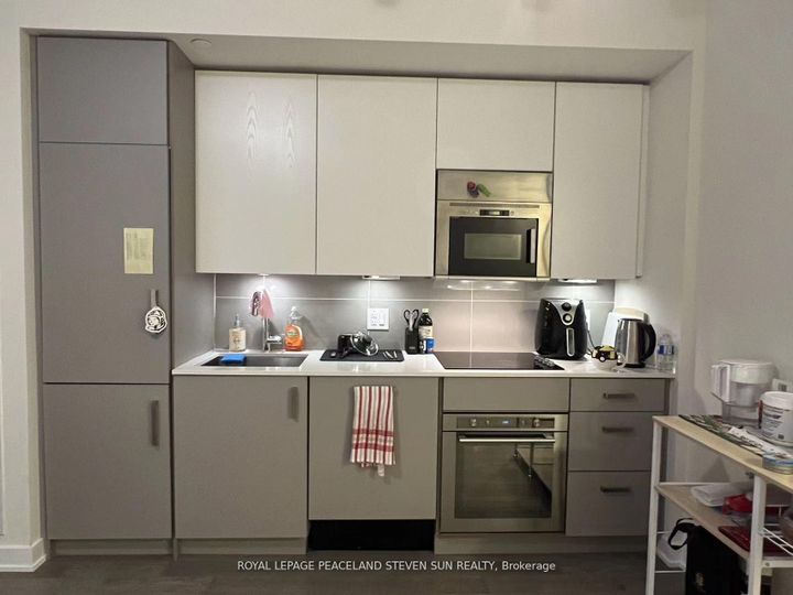 Photo 5 at 904 - 17 Dundonald Street, Yonge Corridor, Toronto