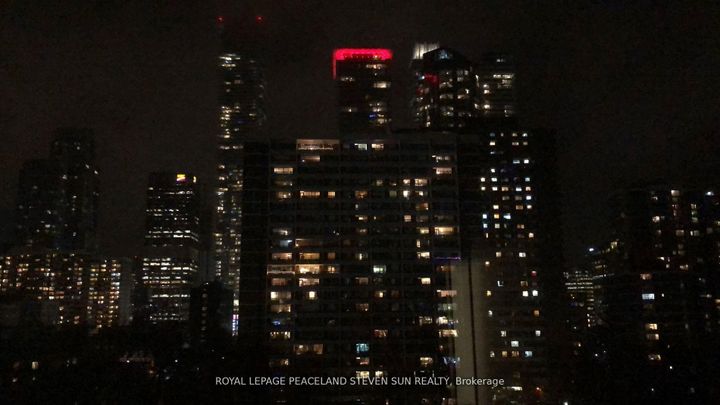 Photo 14 at 904 - 17 Dundonald Street, Yonge Corridor, Toronto