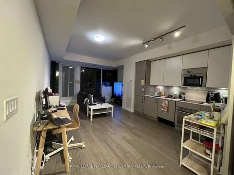 Photo 4 at 904 - 17 Dundonald Street, Yonge Corridor, Toronto