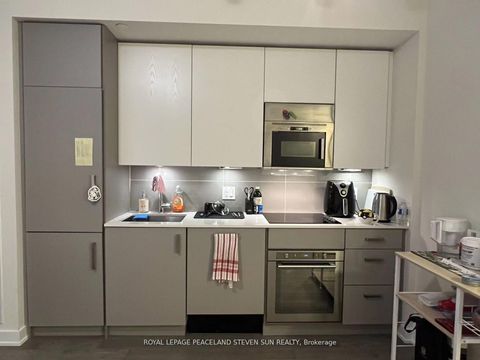 Photo 5 at 904 - 17 Dundonald Street, Yonge Corridor, Toronto