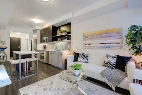 Photo 3 at 228 - 399 Spring Garden Avenue, Willowdale East, Toronto