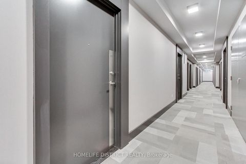 Photo 4 at 717 - 7895 JANE Street, Concord, Vaughan