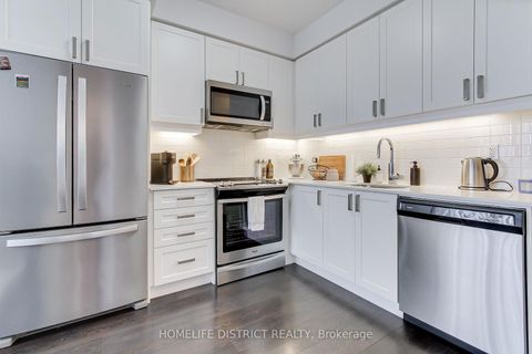 Photo 10 at 717 - 7895 JANE Street, Concord, Vaughan