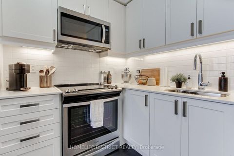 Photo 11 at 717 - 7895 JANE Street, Concord, Vaughan