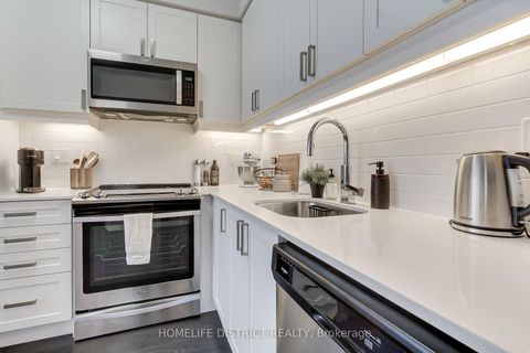 Photo 12 at 717 - 7895 JANE Street, Concord, Vaughan