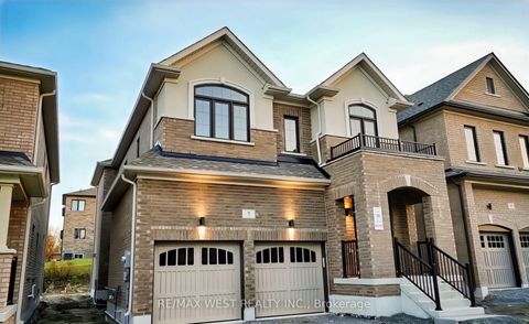 Photo 1 at 7 Stennett Drive, Keswick North, Georgina