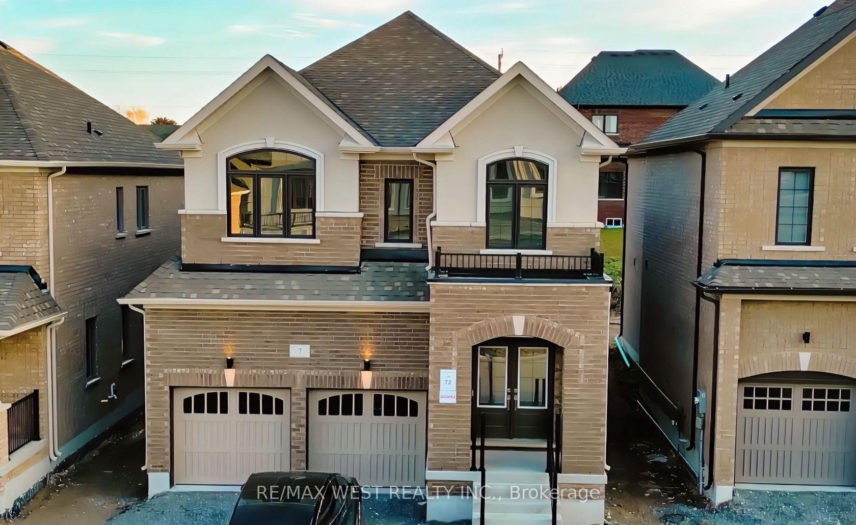 7 Stennett Drive, Keswick North, Georgina photo number 2