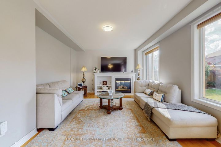 Photo 7 at 6 Rouge Fairway Street, Rouge Fairways, Markham