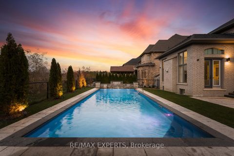 Photo 2 at 32 James Stokes Court, King City, King