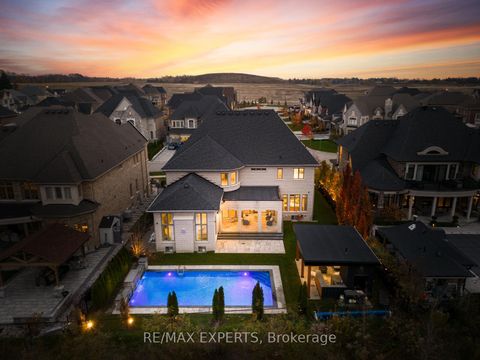 Photo 3 at 32 James Stokes Court, King City, King