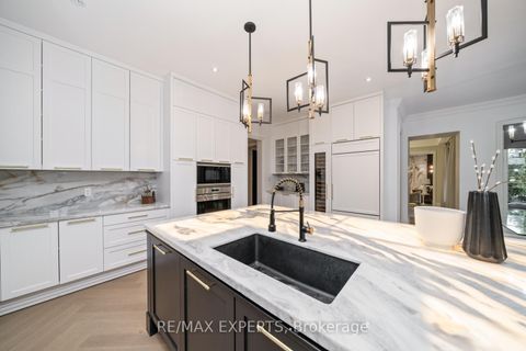 Photo 13 at 32 James Stokes Court, King City, King