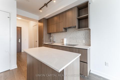 Photo 3 at 3709 - 1 Yorkville Avenue, Annex, Toronto