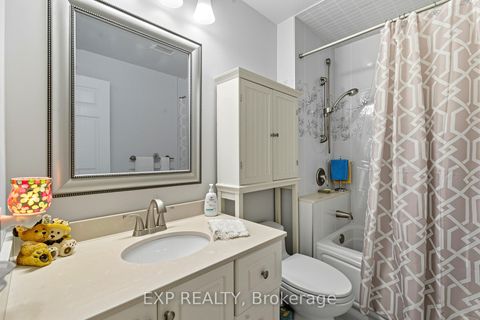 Photo 8 at 111 - 14924 Yonge Street, Aurora Highlands, Aurora