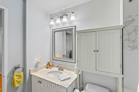 Photo 9 at 111 - 14924 Yonge Street, Aurora Highlands, Aurora