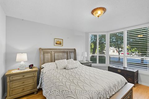 Photo 10 at 111 - 14924 Yonge Street, Aurora Highlands, Aurora