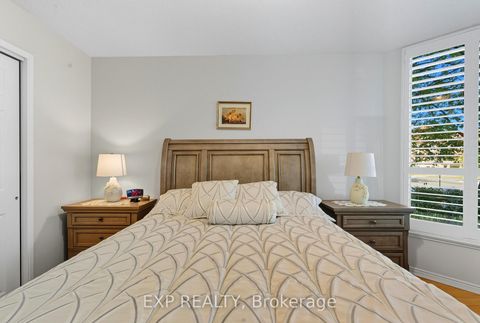 Photo 11 at 111 - 14924 Yonge Street, Aurora Highlands, Aurora