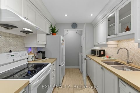 Photo 13 at 111 - 14924 Yonge Street, Aurora Highlands, Aurora