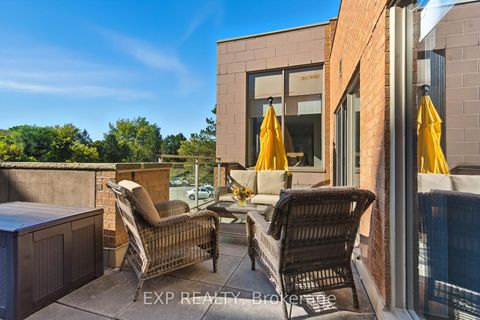 Photo 23 at 111 - 14924 Yonge Street, Aurora Highlands, Aurora