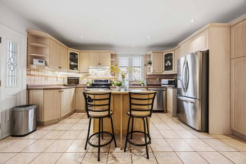 Photo 2 at 28 Hubert Avenue, Birchmount, Toronto