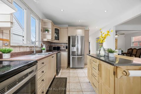 Photo 5 at 28 Hubert Avenue, Birchmount, Toronto