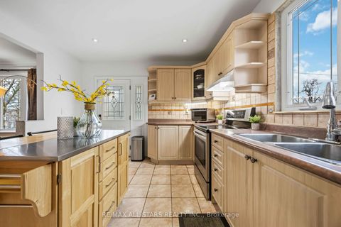 Photo 6 at 28 Hubert Avenue, Birchmount, Toronto