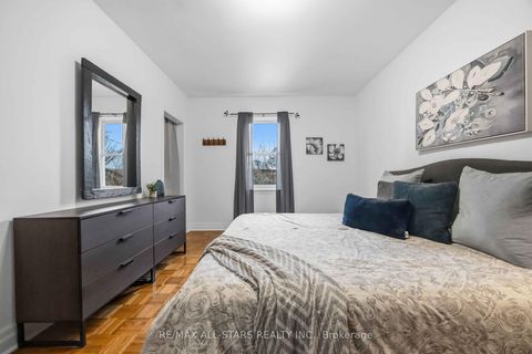 Photo 7 at 28 Hubert Avenue, Birchmount, Toronto