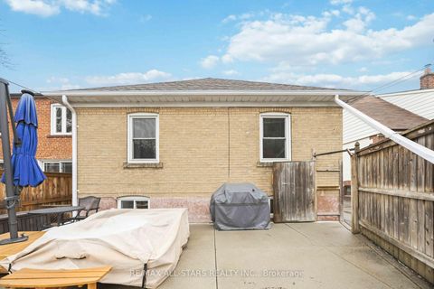 Photo 24 at 28 Hubert Avenue, Birchmount, Toronto