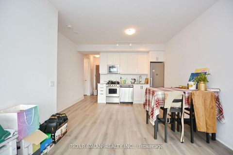 Photo 2 at 407 - 10 Gatineau Drive, Beverley Glen, Vaughan