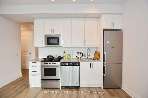 Photo 3 at 407 - 10 Gatineau Drive, Beverley Glen, Vaughan