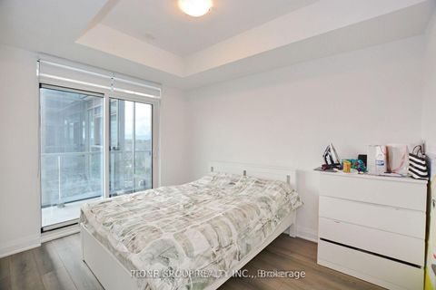 Photo 4 at 407 - 10 Gatineau Drive, Beverley Glen, Vaughan