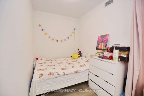 Photo 6 at 407 - 10 Gatineau Drive, Beverley Glen, Vaughan