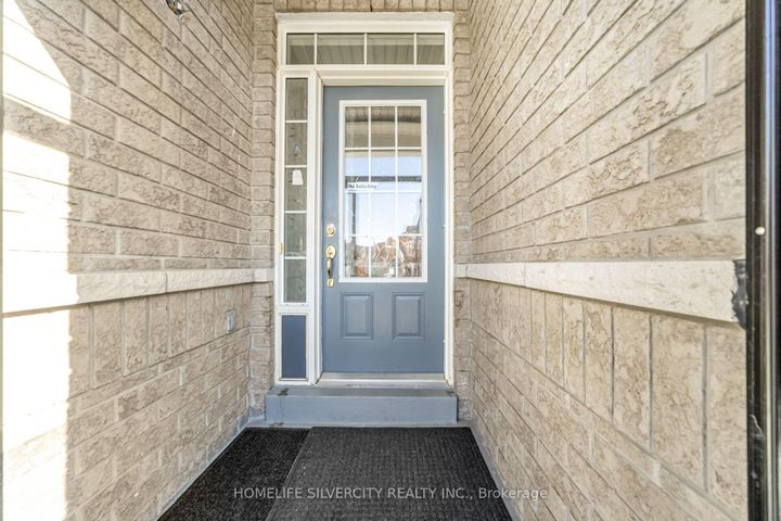 Photo 2 at 18 Finlayson Crescent, Wellington, Brampton