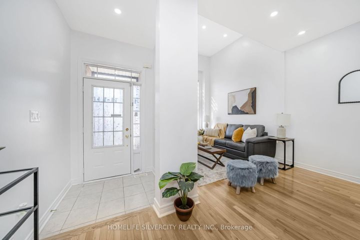 Photo 3 at 18 Finlayson Crescent, Wellington, Brampton