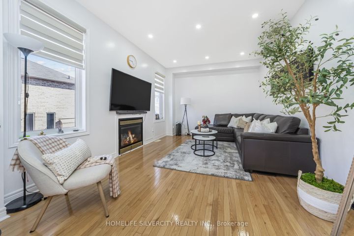 Photo 8 at 18 Finlayson Crescent, Wellington, Brampton