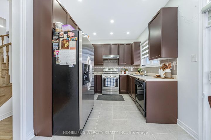 Photo 11 at 18 Finlayson Crescent, Wellington, Brampton