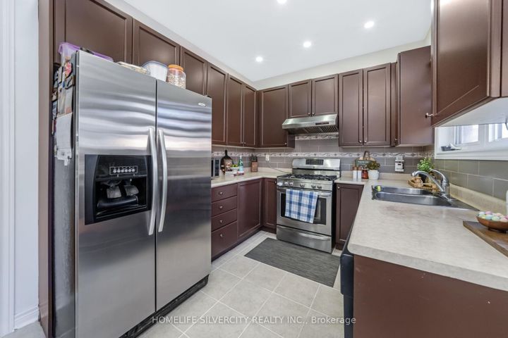 Photo 12 at 18 Finlayson Crescent, Wellington, Brampton