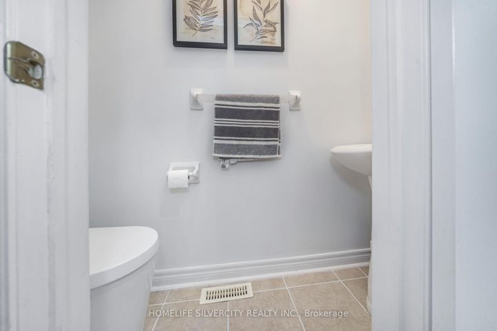 Photo 14 at 18 Finlayson Crescent, Wellington, Brampton