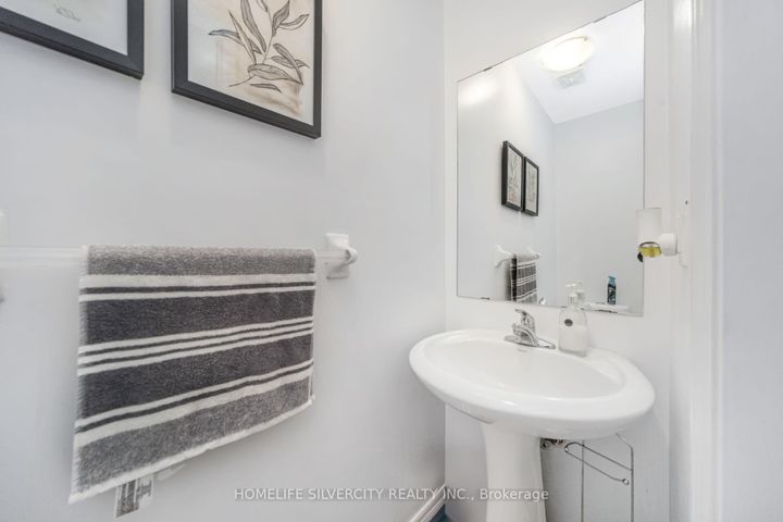 Photo 15 at 18 Finlayson Crescent, Wellington, Brampton