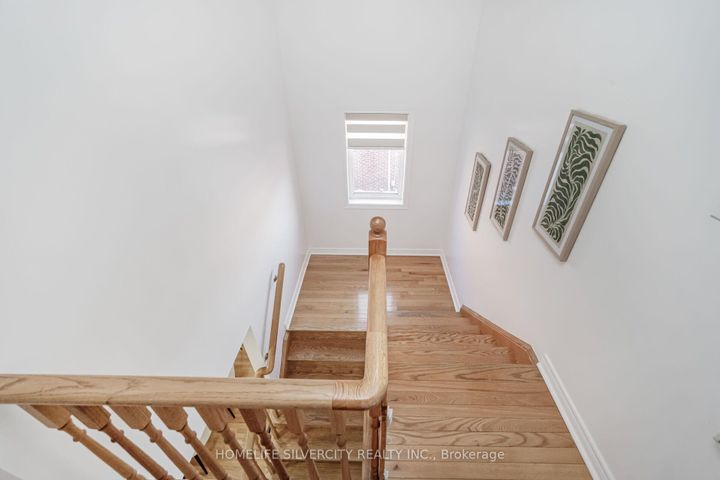 Photo 18 at 18 Finlayson Crescent, Wellington, Brampton