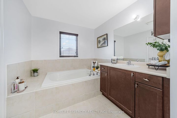 Photo 24 at 18 Finlayson Crescent, Wellington, Brampton