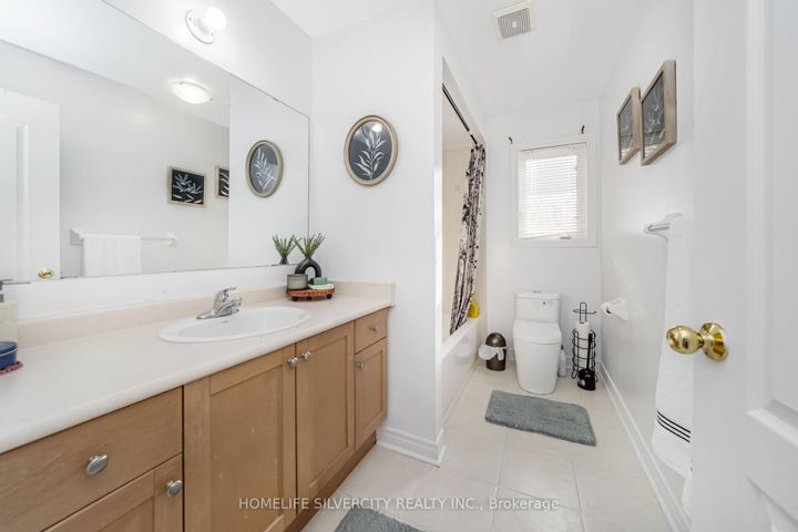 Photo 32 at 18 Finlayson Crescent, Wellington, Brampton