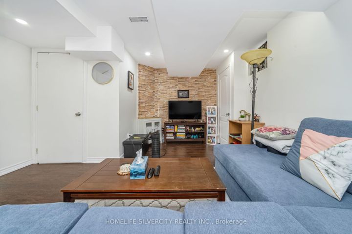 Photo 35 at 18 Finlayson Crescent, Wellington, Brampton