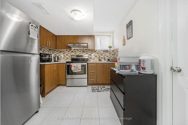 Photo 39 at 18 Finlayson Crescent, Wellington, Brampton