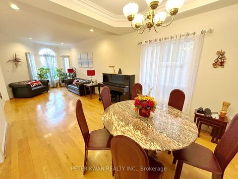 Photo 7 at 231 Pinewood Drive, Yorkhill, Vaughan