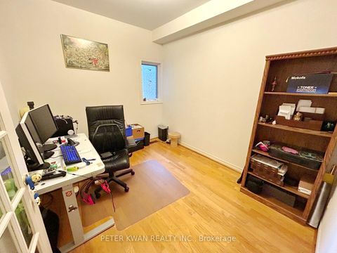 Photo 10 at 231 Pinewood Drive, Yorkhill, Vaughan