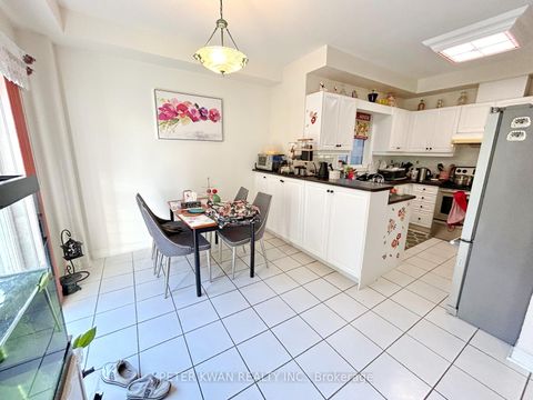 Photo 13 at 231 Pinewood Drive, Yorkhill, Vaughan