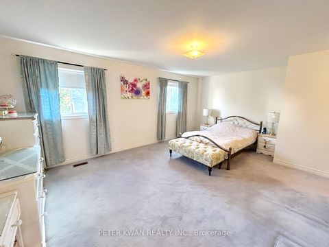 Photo 14 at 231 Pinewood Drive, Yorkhill, Vaughan