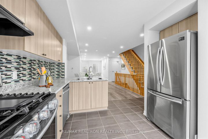 Photo 10 at 35 - 2500 Hill Rise Court, Windfields, Oshawa